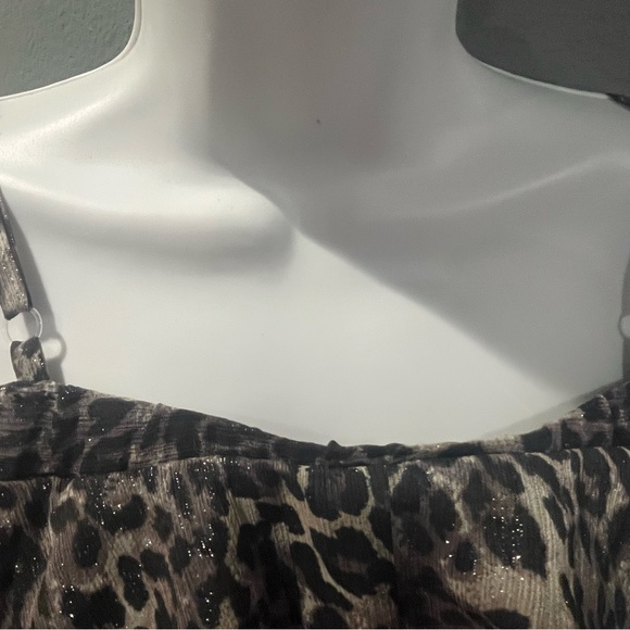 Leopard off shoulder top size small - Picture 3 of 7